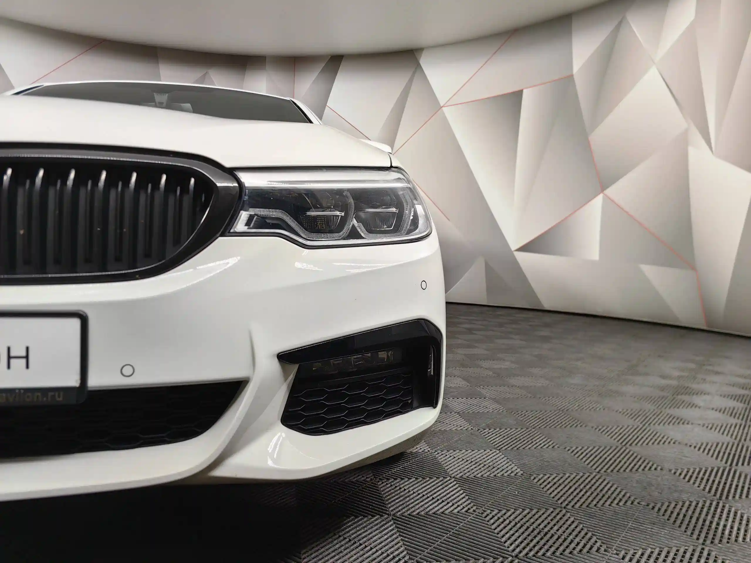 Фото автомобиля БМВ 530D XDRIVE, 2019 — госномер О730ТР196. Цвет: Белый