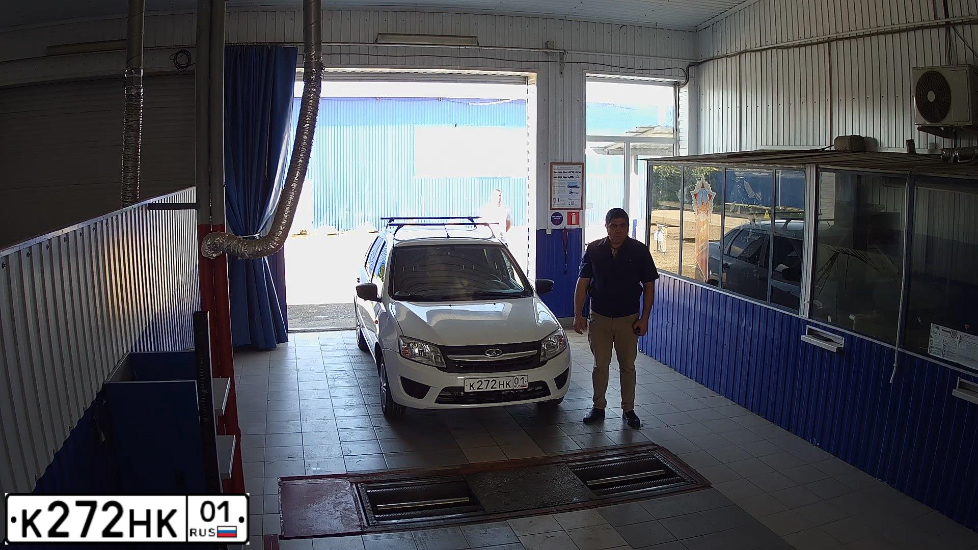 Фото автомобиля LADA GRANTA, 2015 — госномер В824КУ01. Цвет: Белый