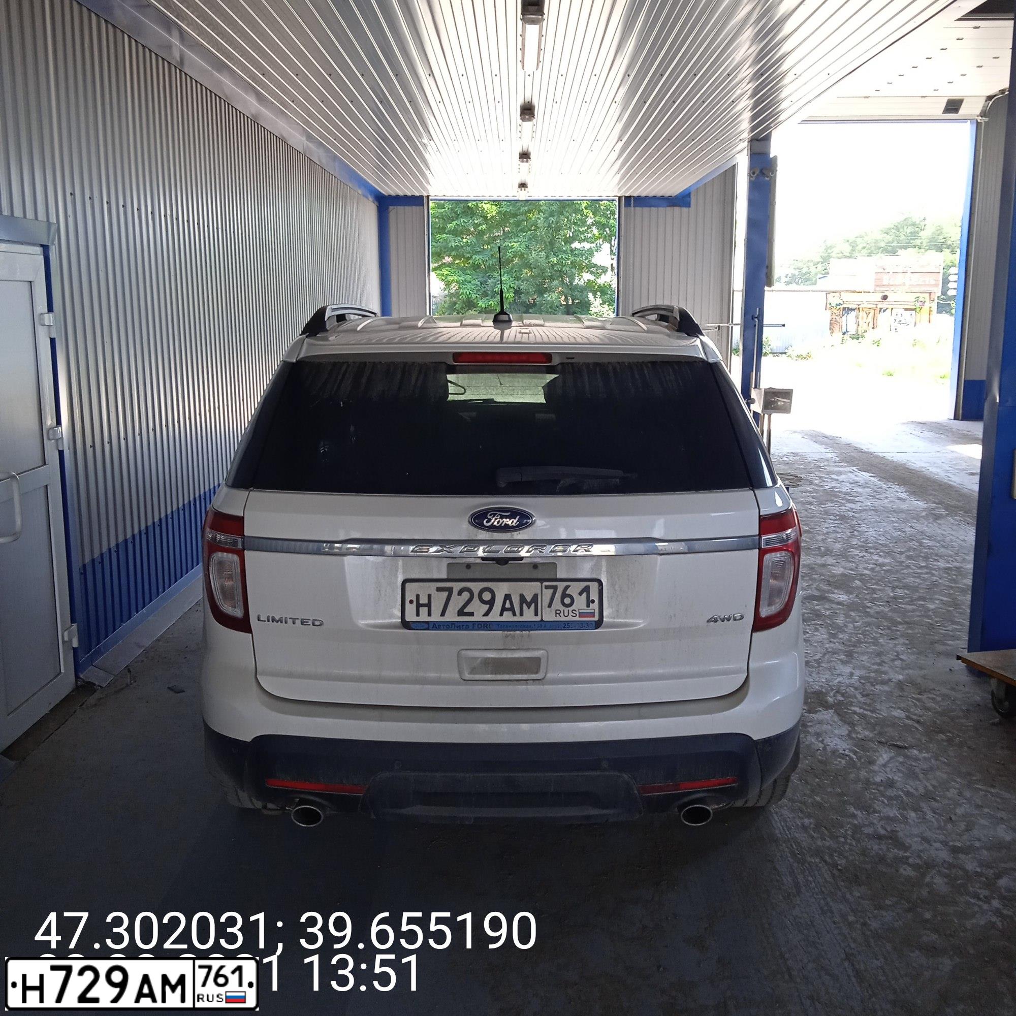 Фото автомобиля FORD EXPLORER, 2013 — госномер С555СВ154. Цвет: БЕЛЫЙ