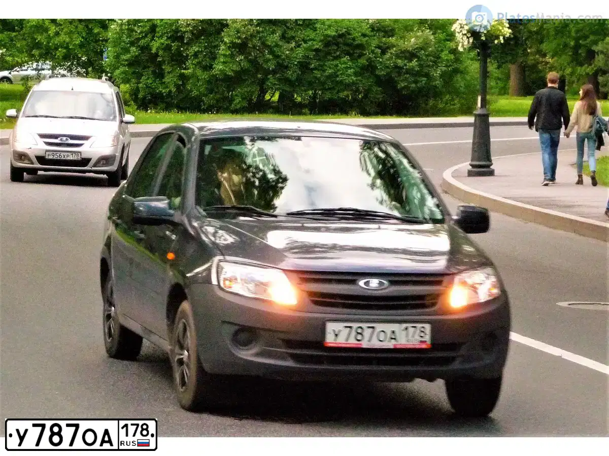 Фото автомобиля LADA 2190 GRANTA, 2016 — госномер У787ОА178. Цвет: СЕРЕБРИСТО-ТЕМНО СЕРЫЙ