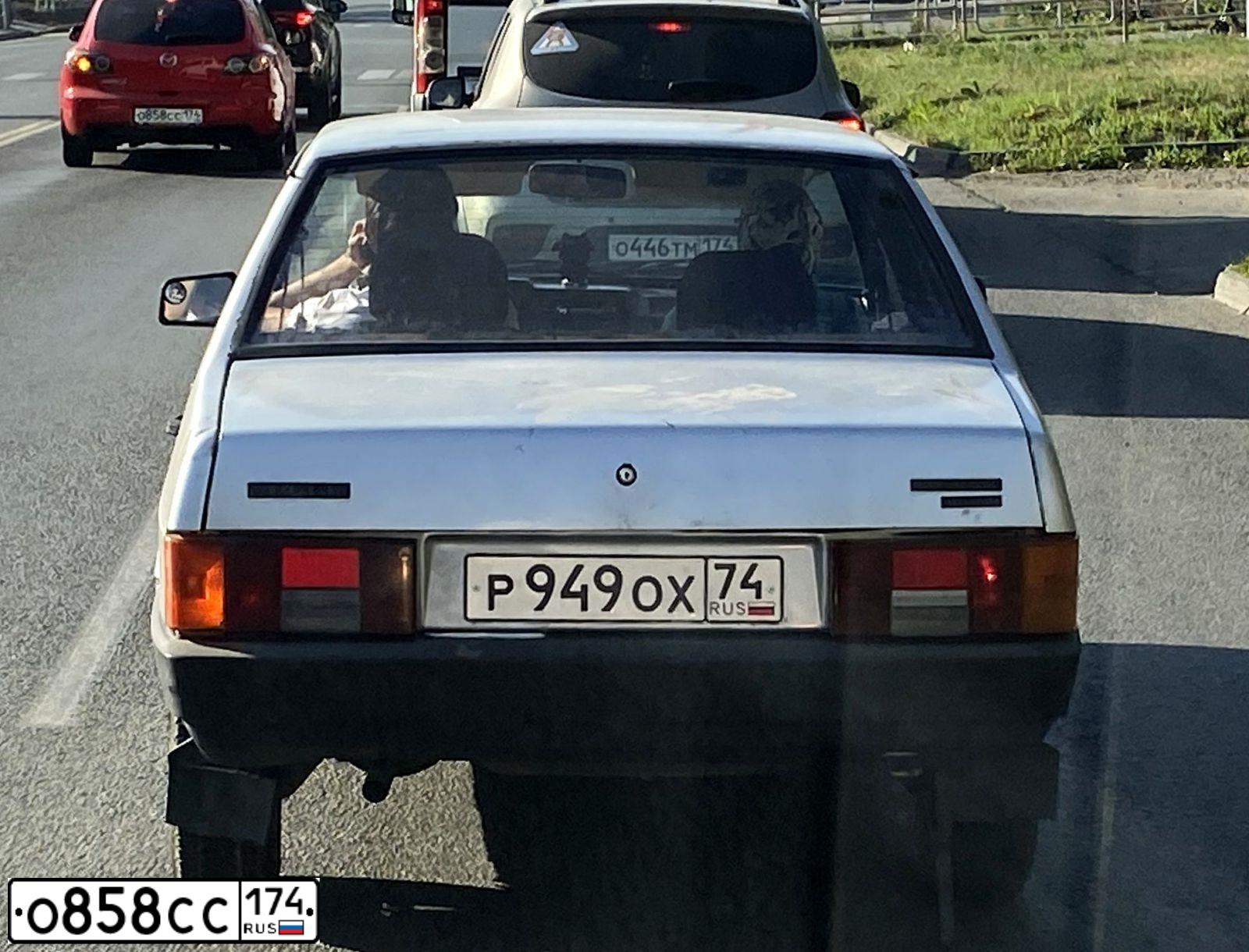 Фото автомобиля FORD FOCUS, 2002 — госномер О858СС174. Цвет: СЕРЕБРИСТЫЙ
