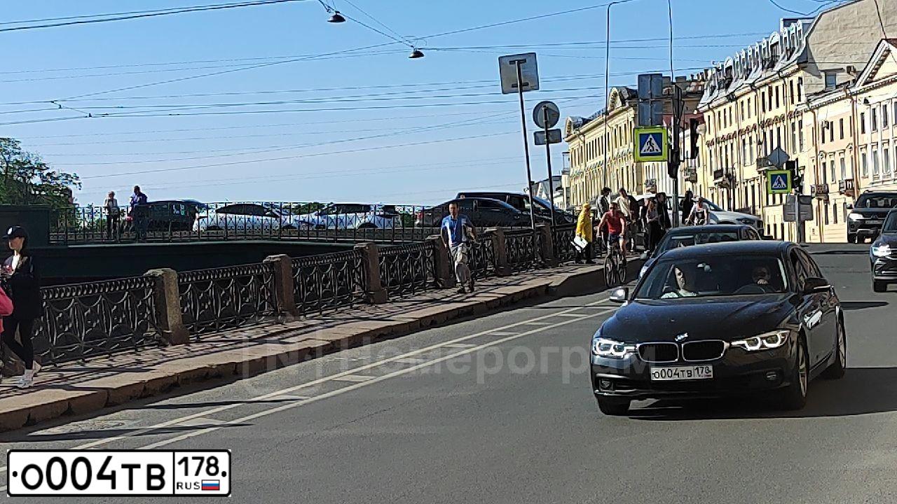 Фото автомобиля TOYOTA CAMRY, 2013 — госномер О004ТВ178. Цвет: ЧЕРНЫЙ-МЕТАЛЛИК