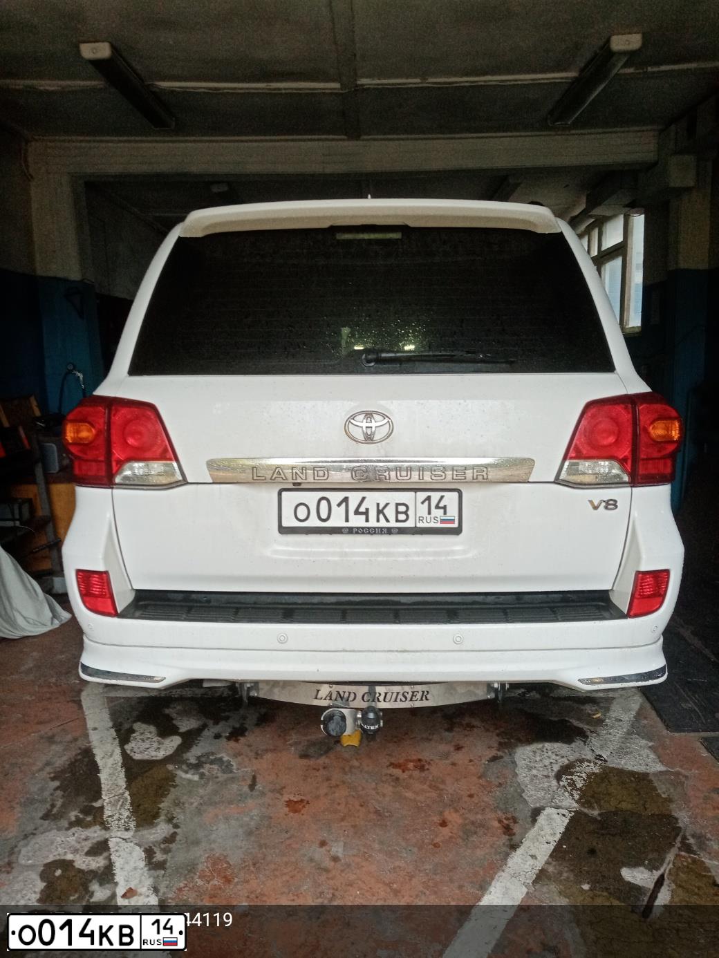 Фото автомобиля TOYOTA LANDCRUISER 200, 2013 — госномер О014КВ14. Цвет: Белый