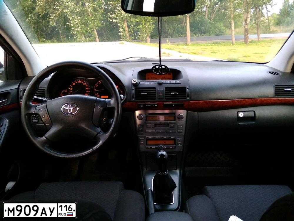 Фото автомобиля TOYOTA AVENSIS, 2006 — госномер М909АУ116. Цвет: Коричневый