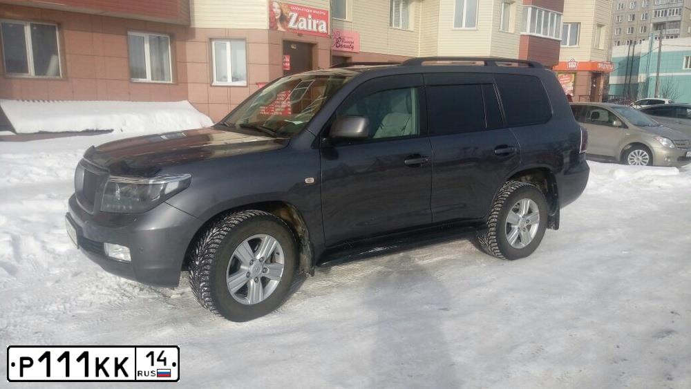 Фото автомобиля TOYOTA LANDCRUISER 200, 2010 — госномер С008ЕУ43. Цвет: СЕРЫЙ