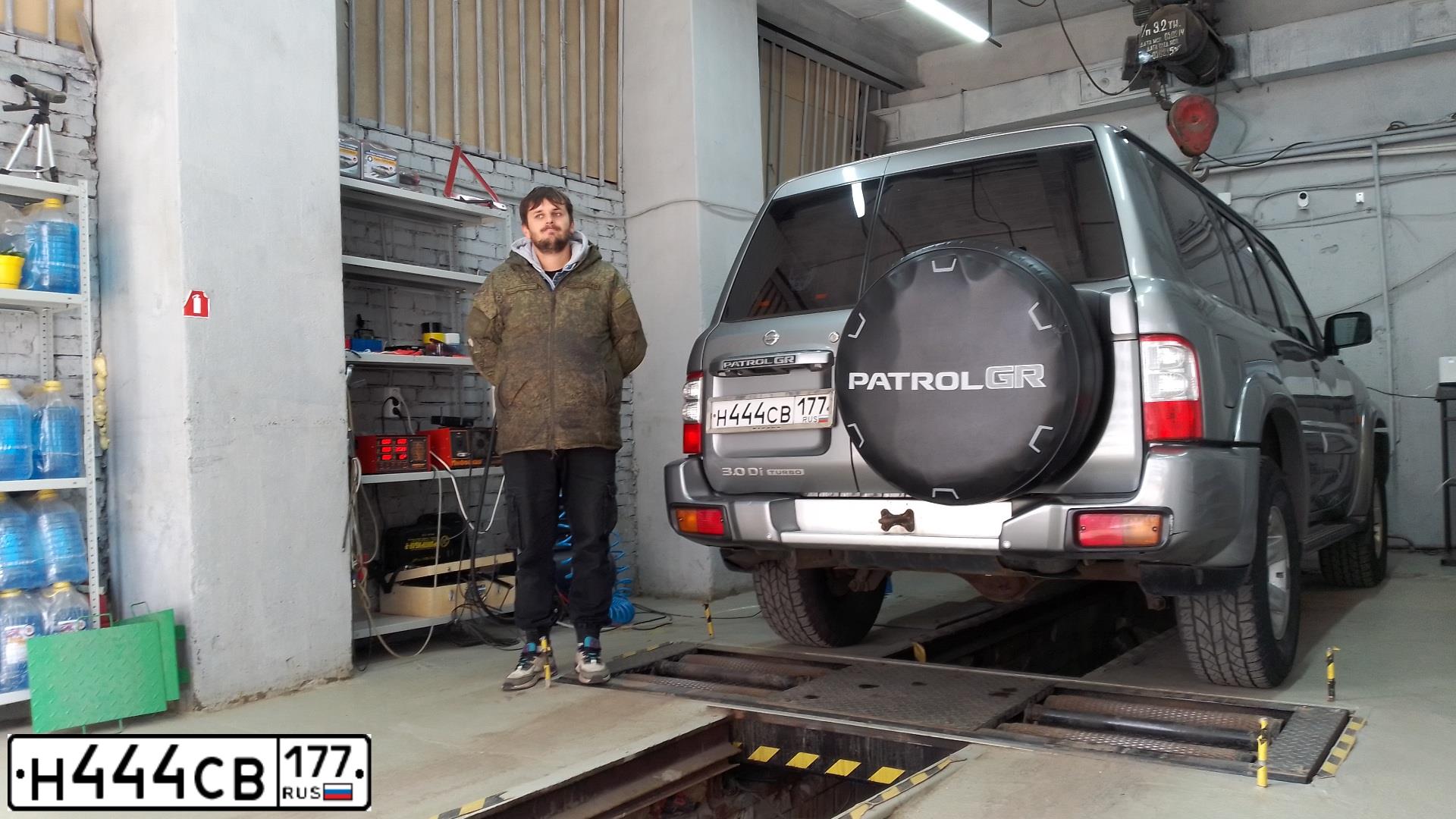Фото автомобиля NISSAN PATROL, 2004 — госномер Н444СВ177