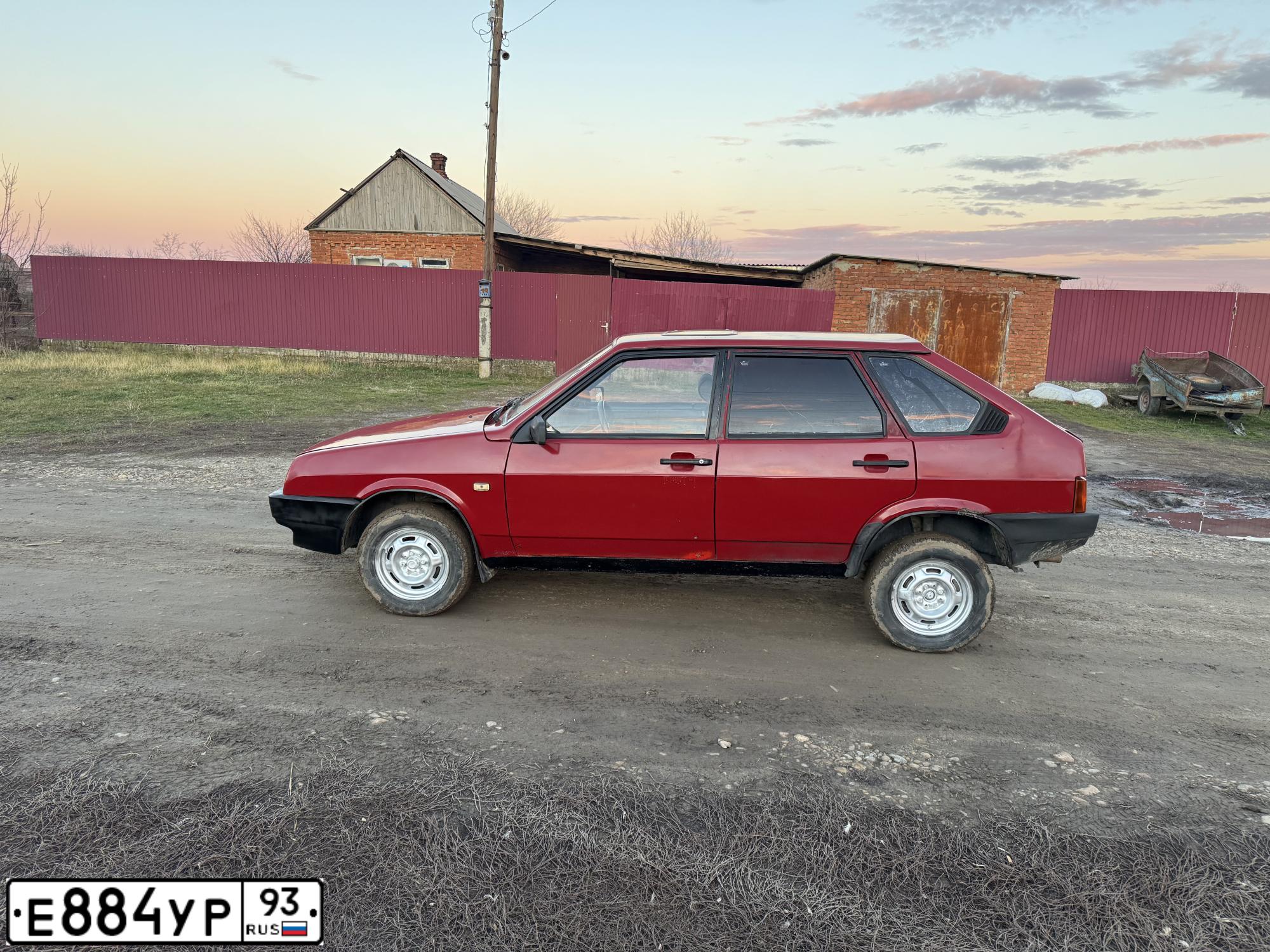 Фото автомобиля LADA 2109 SAMARA, 1992 — госномер Е884УР93. Цвет: ВИШНЕВЫЙ