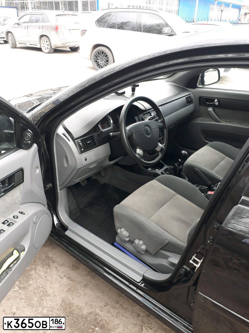 Фото автомобиля DAEWOO GENTRA, 2014 — госномер В666РН186. Цвет: Бледно-Черный