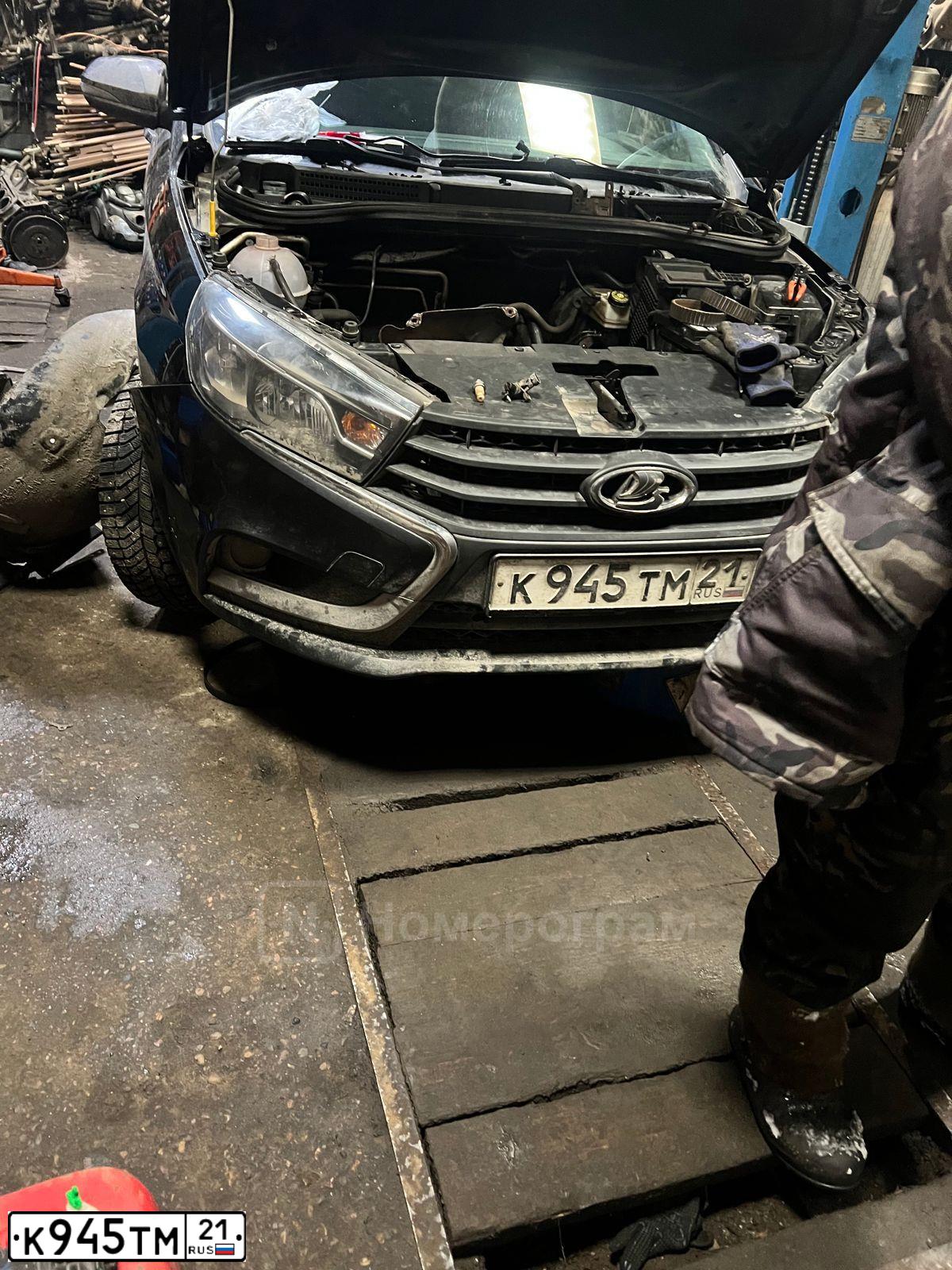 Фото автомобиля TOYOTA COROLLA, 2019 — госномер В025КВ252. Цвет: СЕРЫЙ