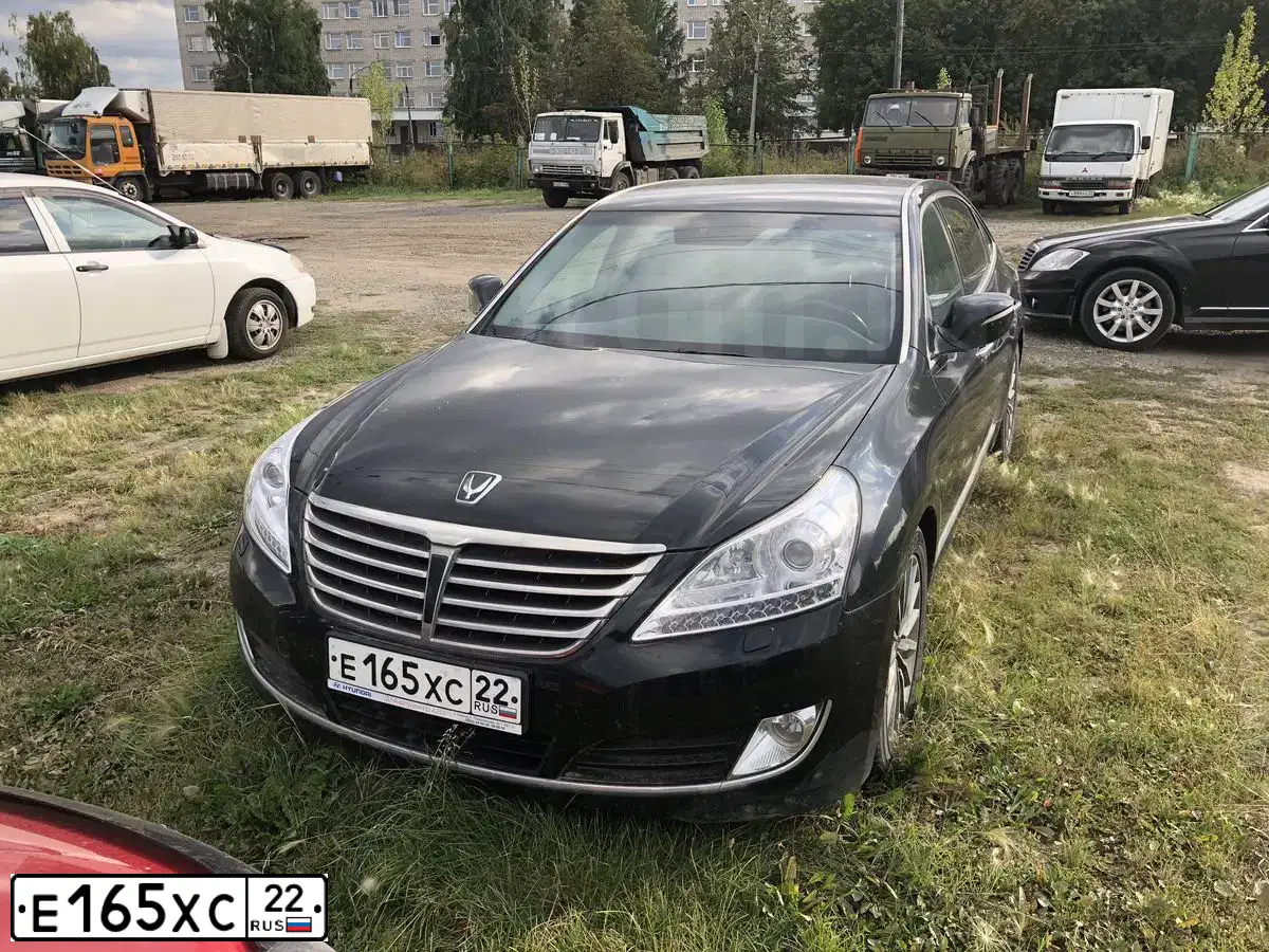 Фото автомобиля HYUNDAI EQUUS, 2013 — госномер В479УВ124. Цвет: ЧЕРНЫЙ