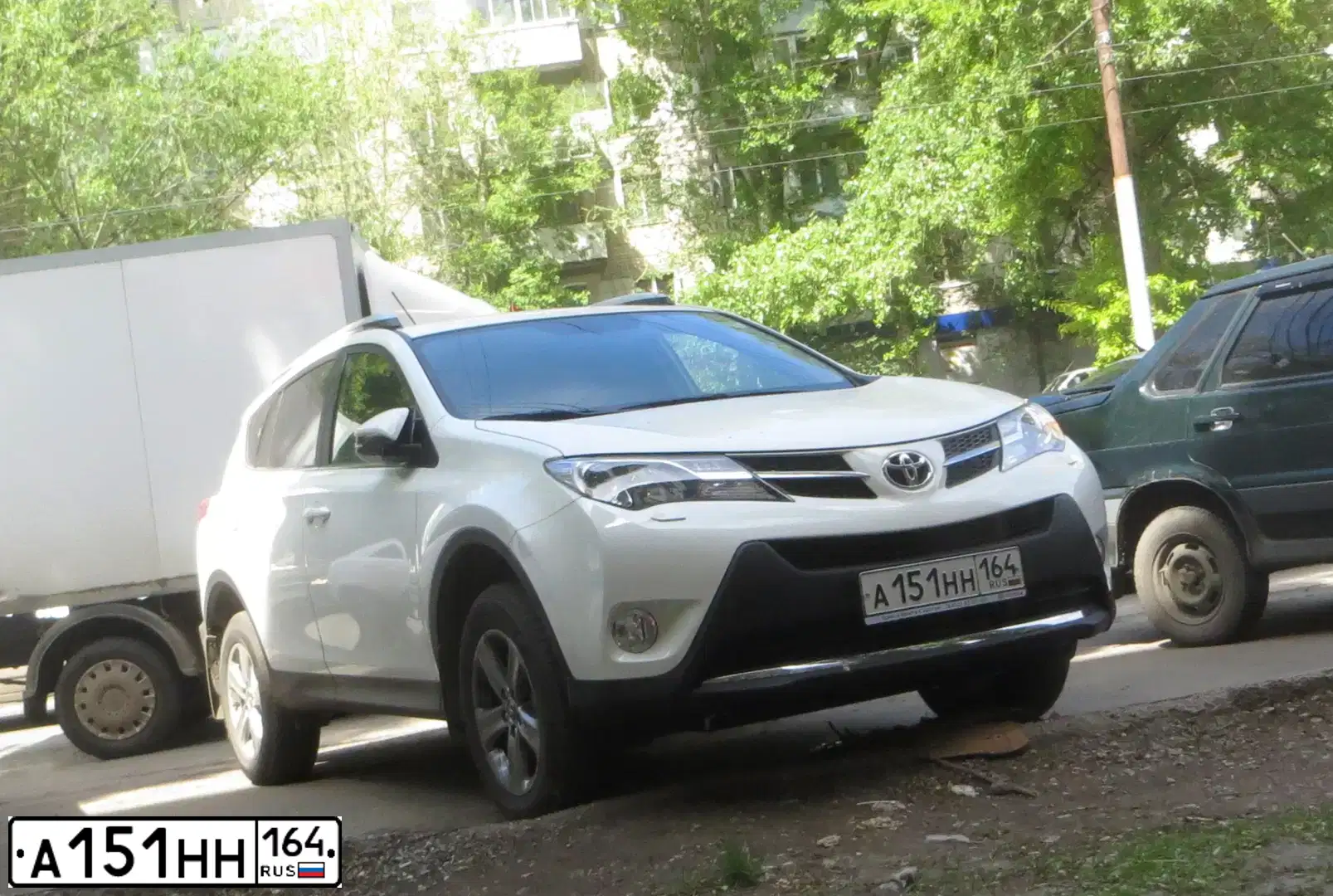 Фото автомобиля TOYOTA RAV4, 2015 — госномер А151НН164. Цвет: БЕЛЫЙ