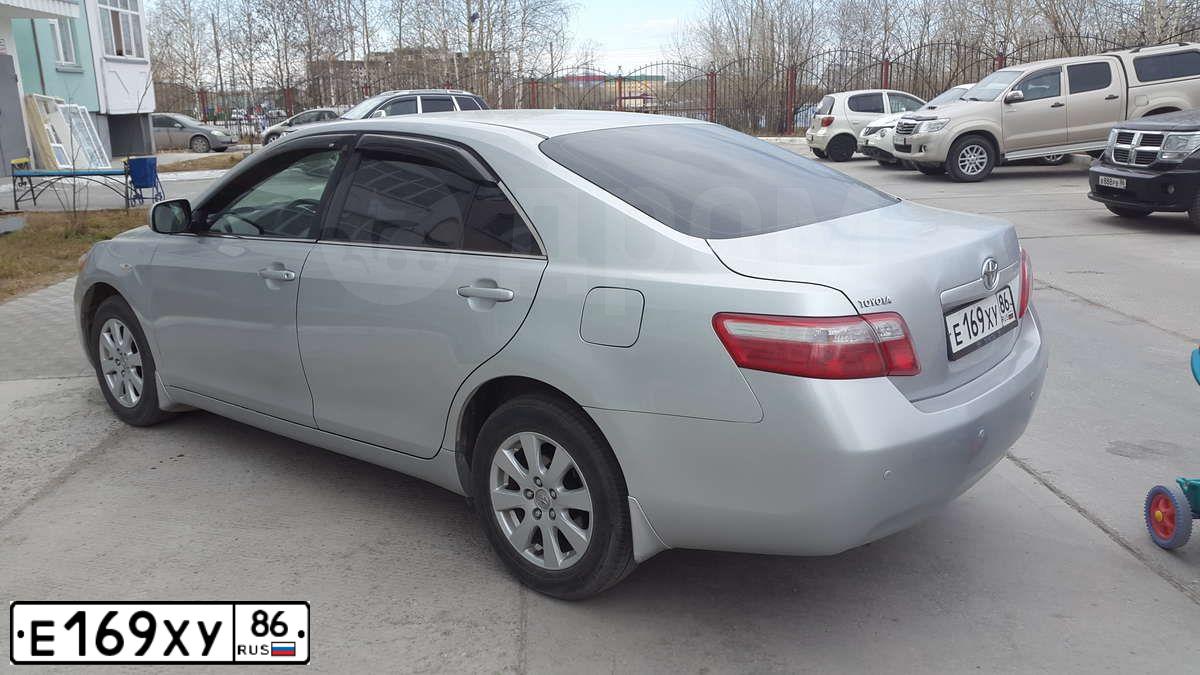 Фото автомобиля TOYOTA CAMRY, 2006 — госномер Е169ХУ86. Цвет: Серебристый