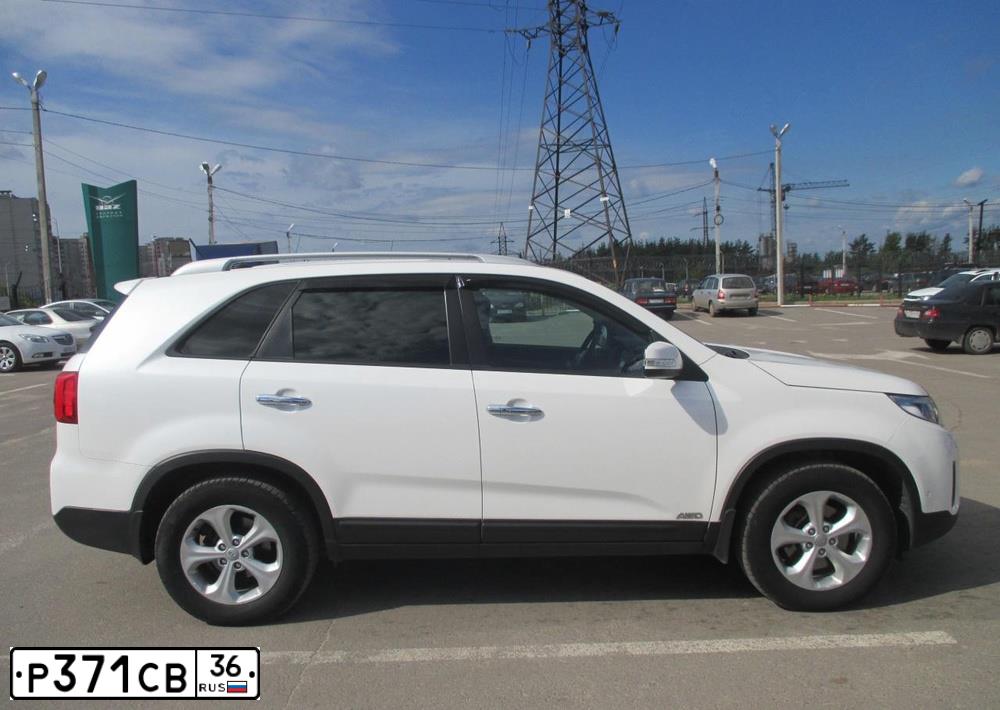 Фото автомобиля LADA 1118 KALINA, 2007 — госномер Р371СВ36. Цвет: ЯРКО-СИНИЙ