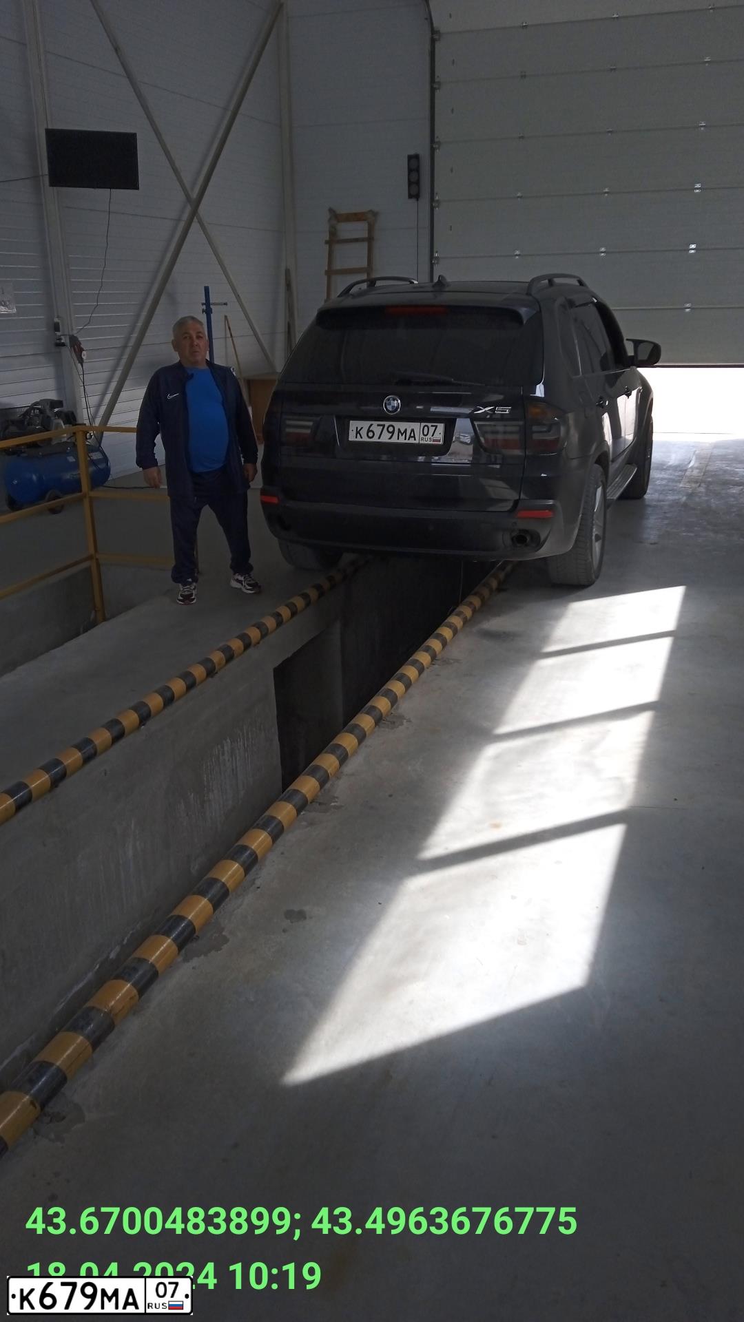 Фото автомобиля BMW X5, 2008 — госномер Н008КХ32. Цвет: ЧЕРНЫЙ
