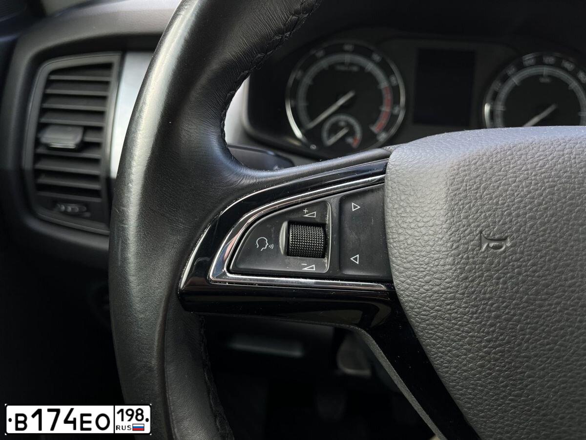 Фото автомобиля SKODA KODIAQ, 2018 — госномер Н011ОС48. Цвет: БЕЖЕВЫЙ