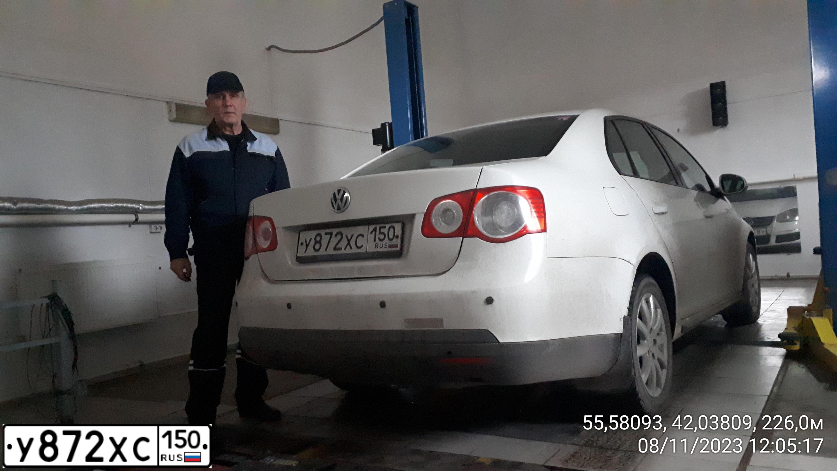 Фото автомобиля VOLKSWAGEN JETTA, 2008 — госномер Р302УЕ33