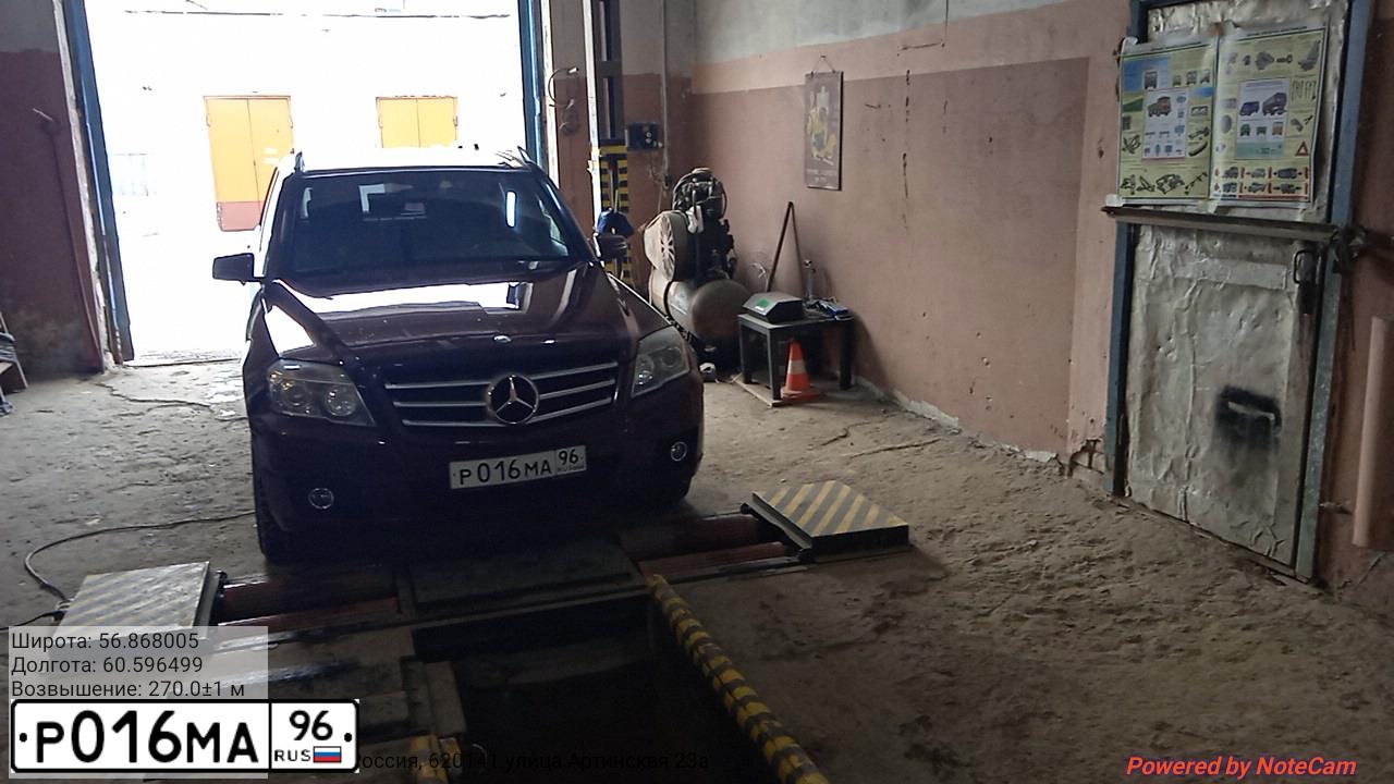 Фото автомобиля MERCEDES GLK-KLASSE, 2009 — госномер Р016МА96. Цвет: ТЕМНО-КРАСНЫЙ