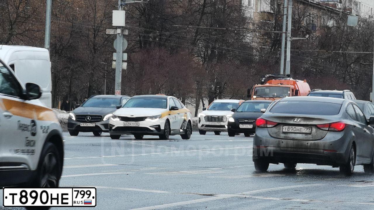 Фото автомобиля HYUNDAI ELANTRA, 2014 — госномер Т890НЕ799. Цвет: Серый