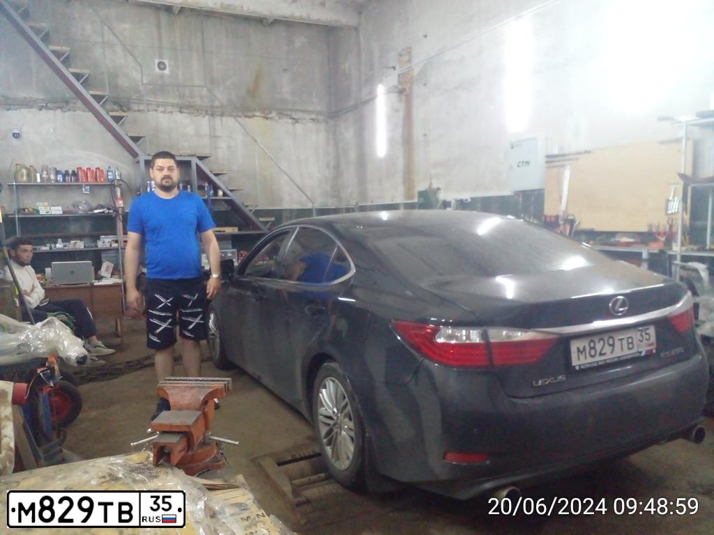 Фото автомобиля LEXUS ES, 2014 — госномер Е990ЕС76. Цвет: ЧЕРНЫЙ