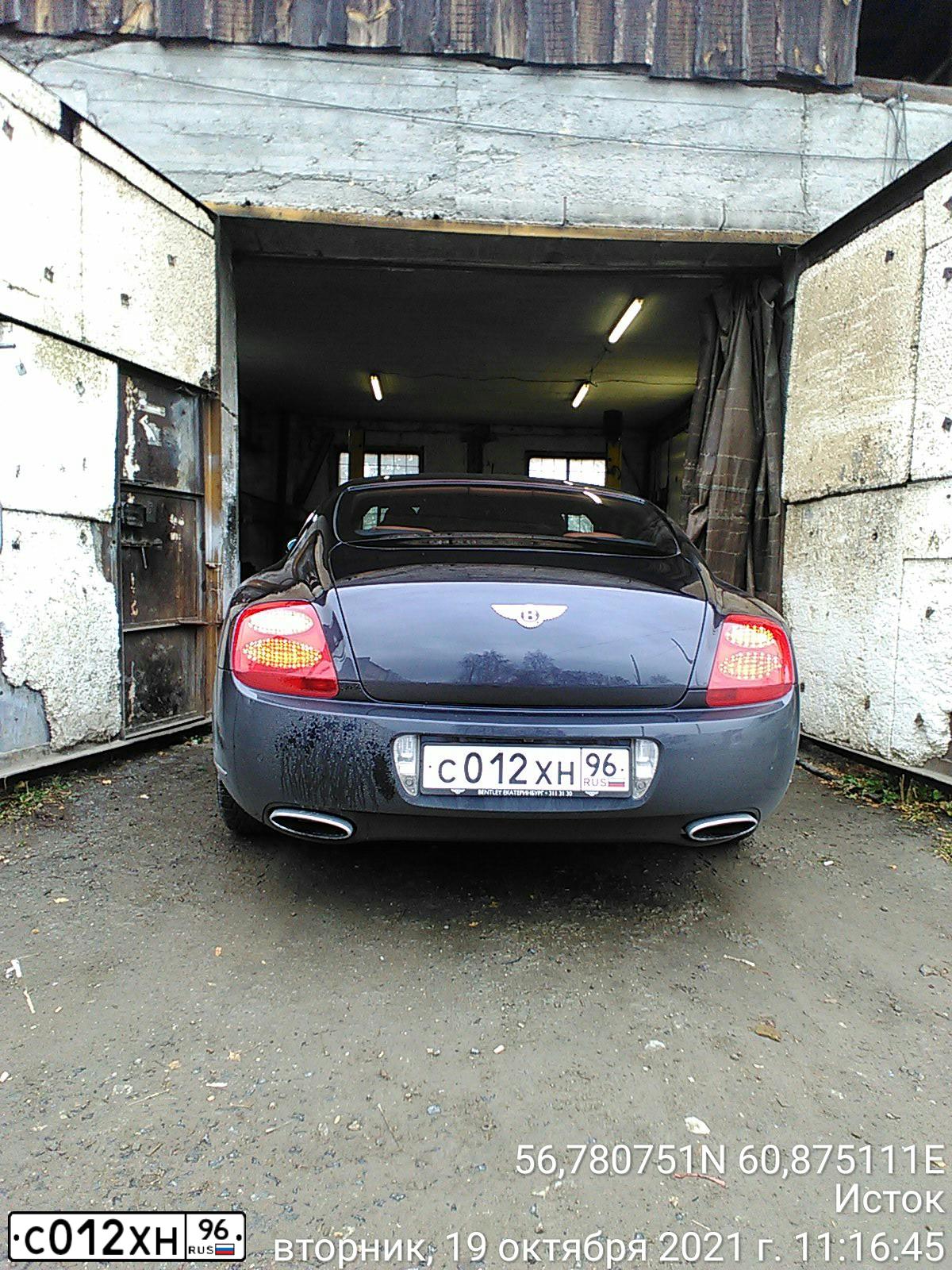 Фото автомобиля BENTLEY CONTINENTAL, 2008 — госномер Е894ЕЕ774. Цвет: синий