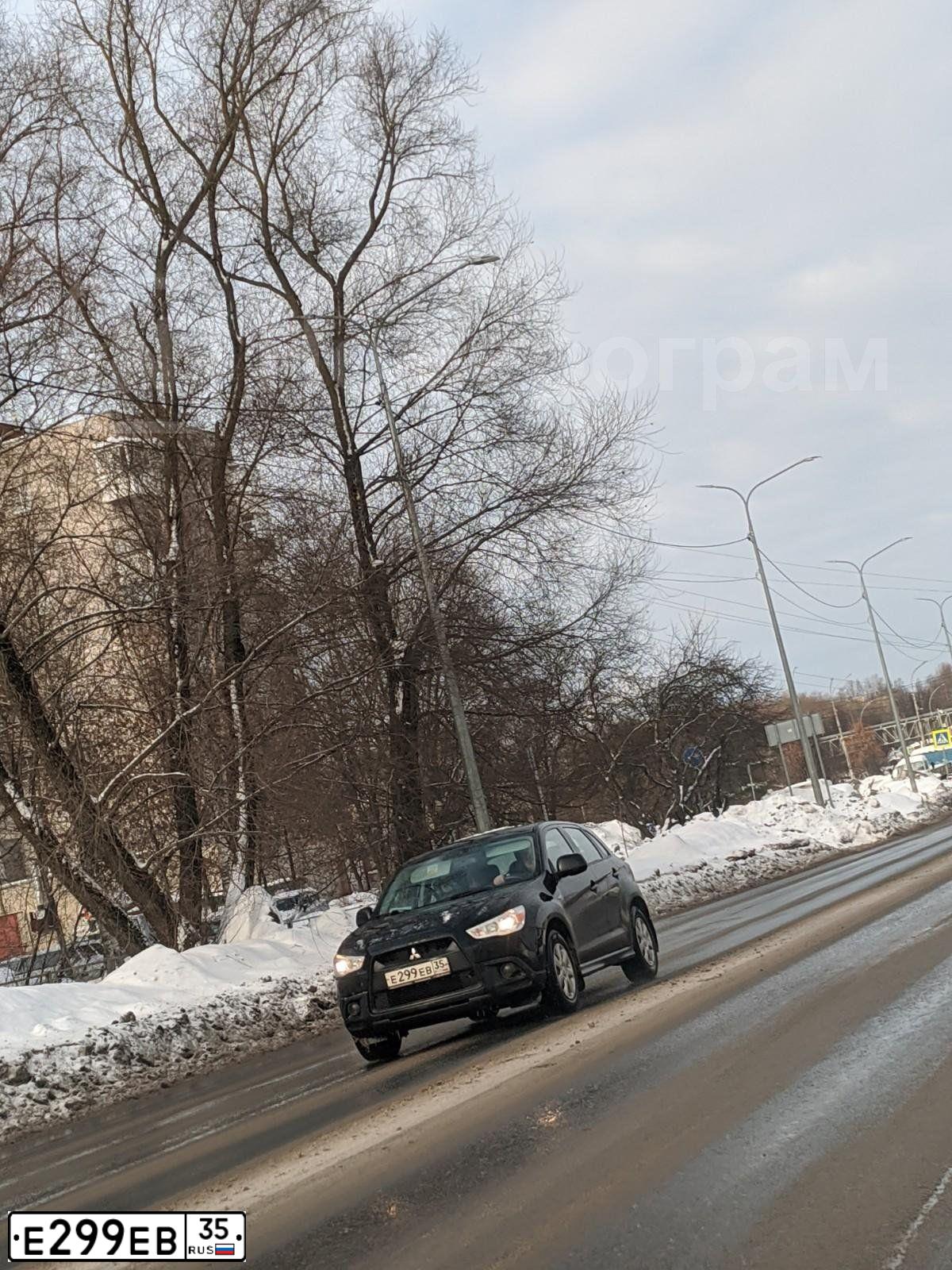 Фото автомобиля MITSUBISHI ASX, 2013 — госномер Е299ЕВ35. Цвет: ЧЕРНЫЙ