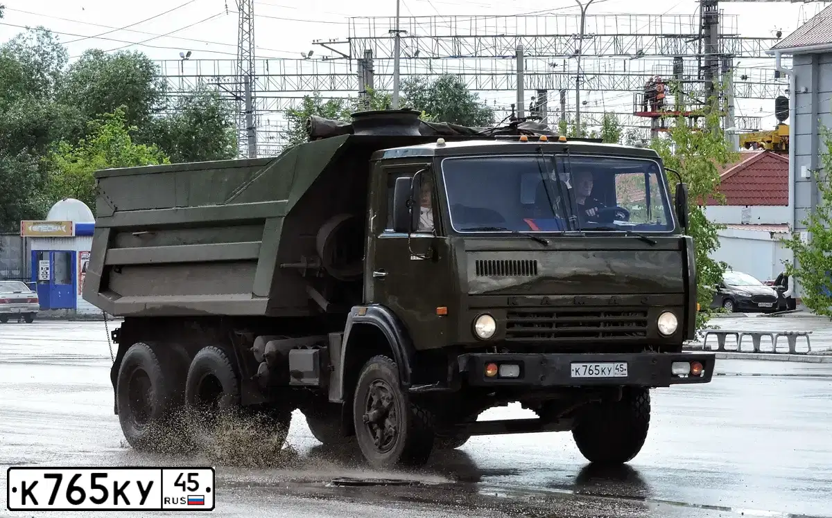 Фото автомобиля KAMAZ 55111 /6X4/, 1991 — госномер К765КУ45. Цвет: ЗЕЛЕНЫЙ