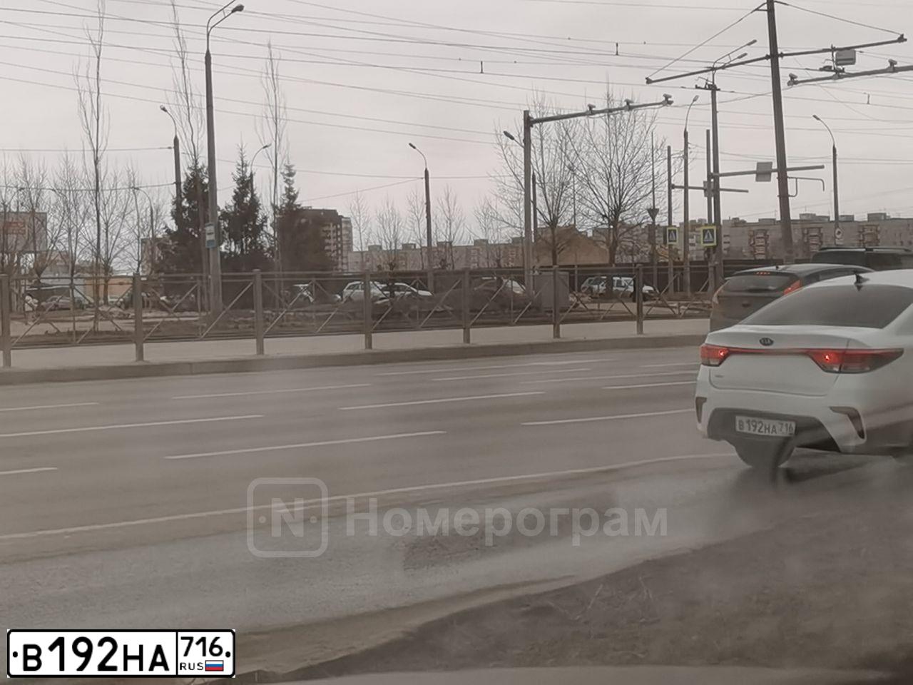 Фото автомобиля KIA RIO, 2019 — госномер В192НА716. Цвет: БЕЛЫЙ