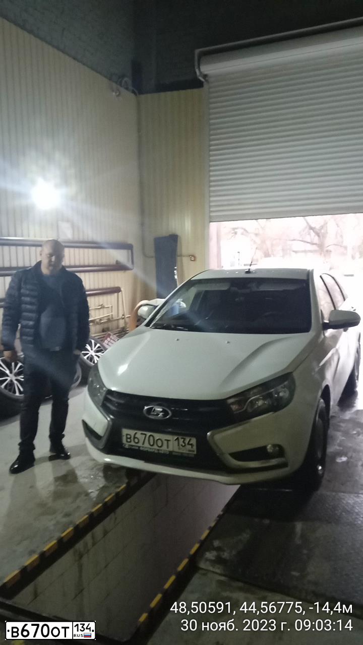 Фото автомобиля LADA VESTA, 2016 — госномер В670ОТ134. Цвет: Белый