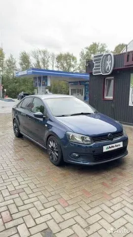Фото автомобиля VOLKSWAGEN POLO, 2010 — госномер У300СК43. Цвет: синий