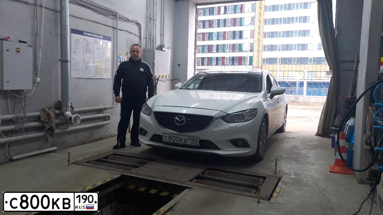 Фото автомобиля MAZDA 6, 2015 — госномер О715ЕС977. Цвет: Белый