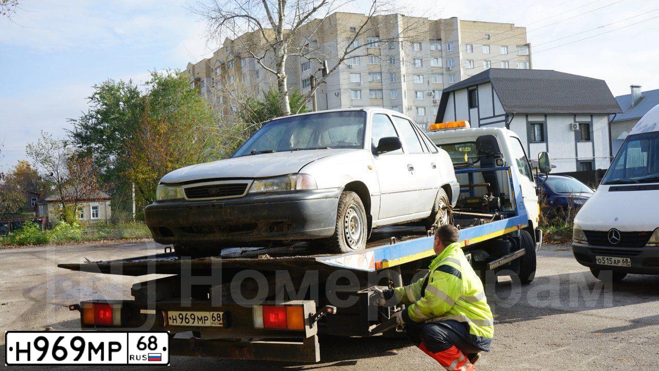 Фото автомобиля ISUZU NQR, 2009 — госномер А883МК152. Цвет: Белый