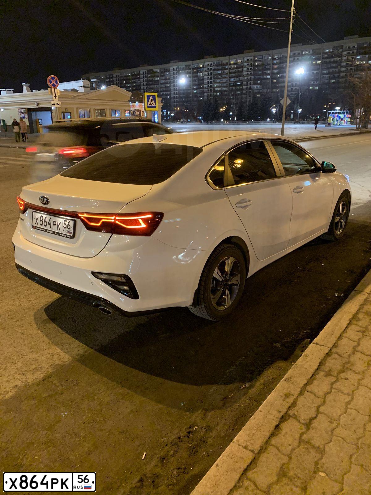 Фото автомобиля KIA CERATO, 2018 — госномер В329ТС89. Цвет: Белый