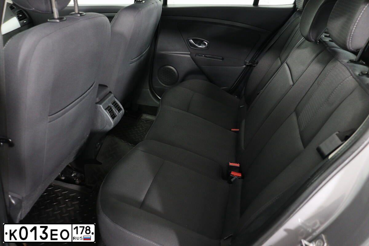 Фото автомобиля RENAULT MEGANE, 2011 — госномер А700РК147. Цвет: ТЕМНО-СЕРЫЙ