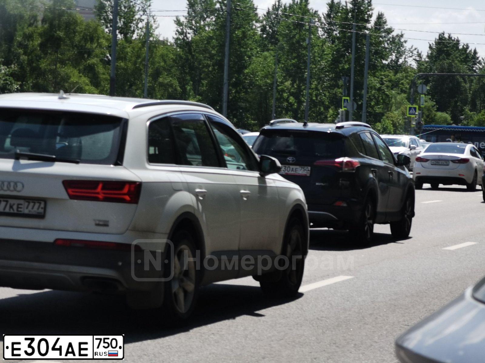 Фото автомобиля NISSAN QASHQAI, 2011 — госномер О787РВ750. Цвет: ФИОЛЕТОВЫЙ