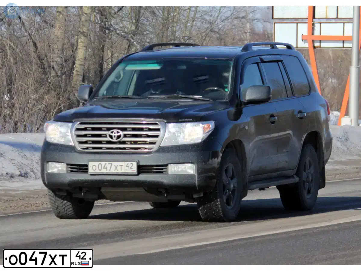Фото автомобиля TOYOTA LANDCRUISER 200, 2008 — госномер Н551КТ154. Цвет: ЧЕРНЫЙ