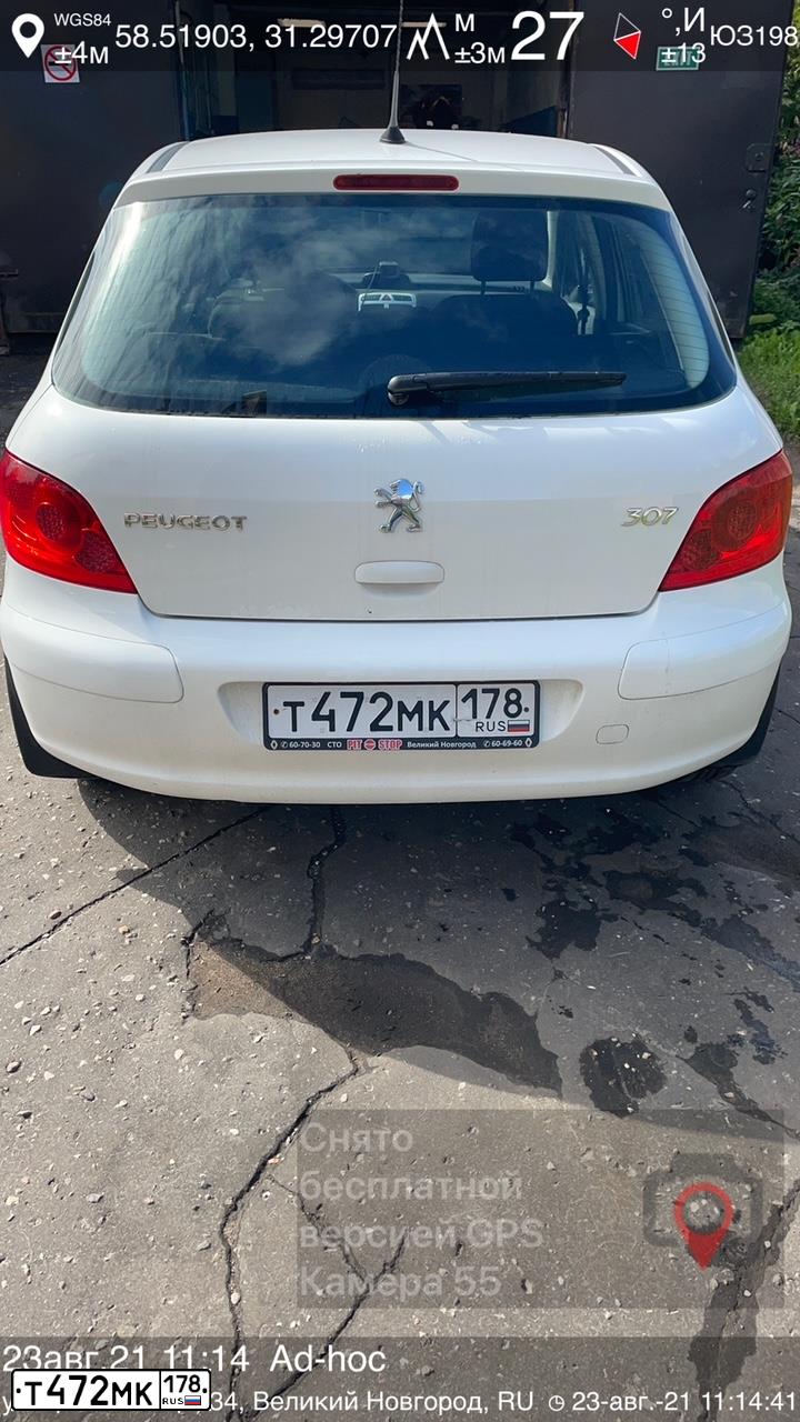 Фото автомобиля PEUGEOT 307, 2007 — госномер Р800МХ198. Цвет: Белый
