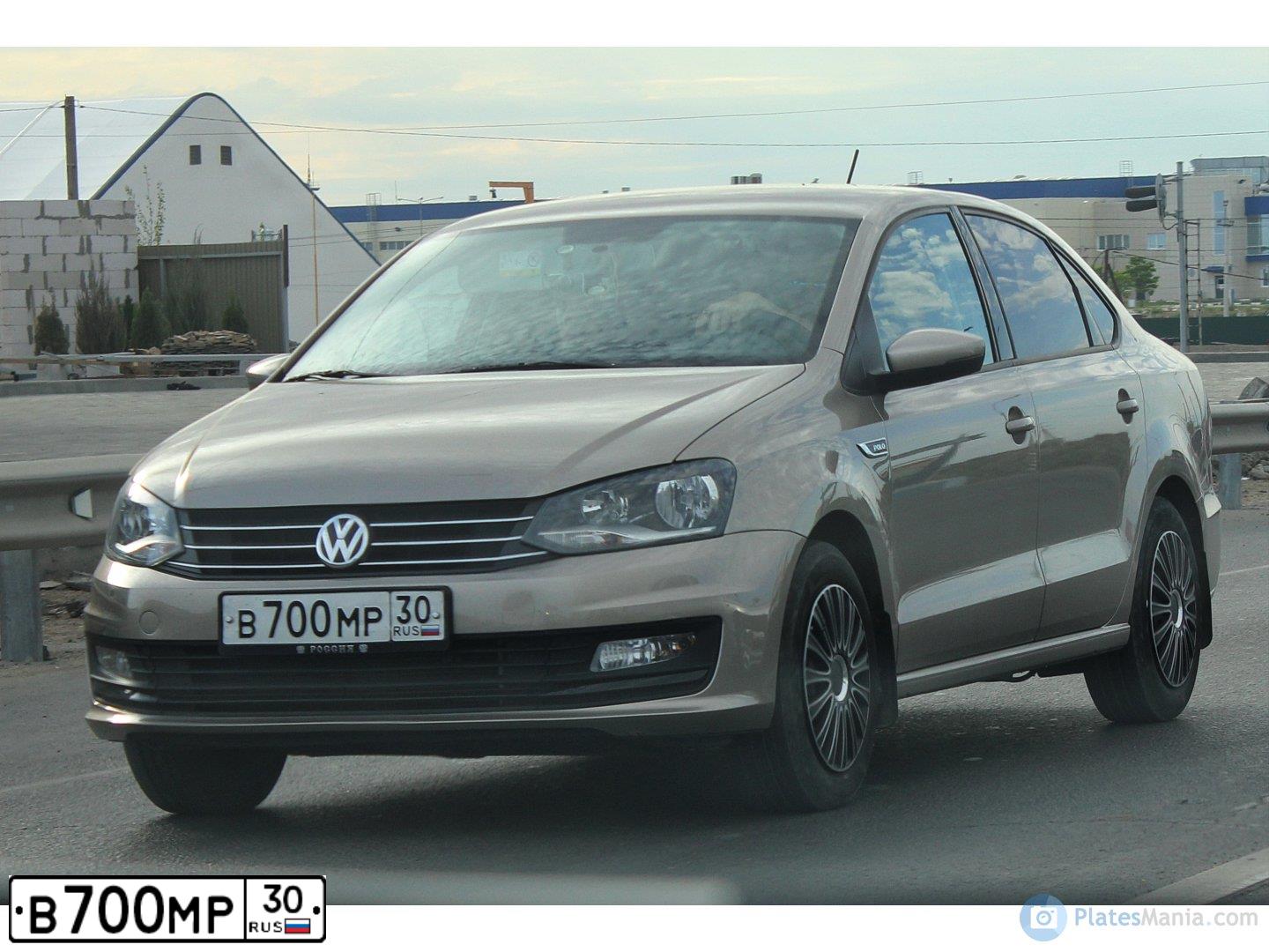 Фото автомобиля VOLKSWAGEN POLO, 2018 — госномер О667ВО126. Цвет: БЕЖЕВЫЙ