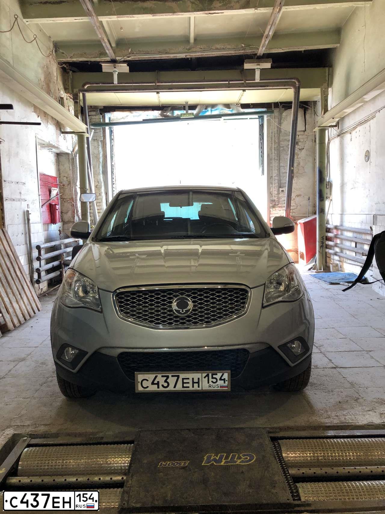 Фото автомобиля SSANGYONG ACTYON, 2013 — госномер С437ЕН154. Цвет: СЕРЕБРИСТЫЙ