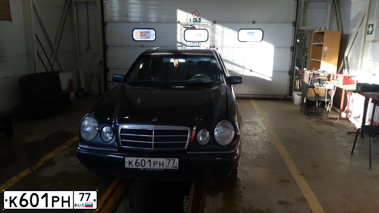 Фото автомобиля CHRYSLER VISION, 1995 — госномер О086УУ99. Цвет: КРАСНЫЙ
