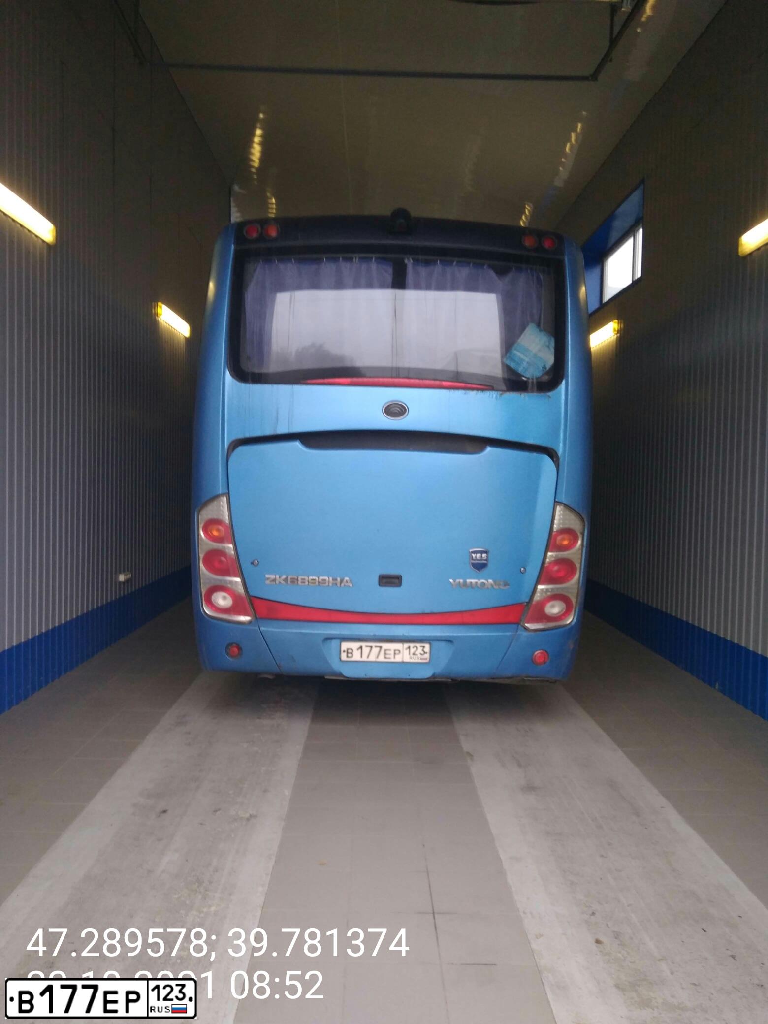 Фото автомобиля YUTONG 6899, 2012 — госномер В177ЕР123. Цвет: ГОЛУБОЙ