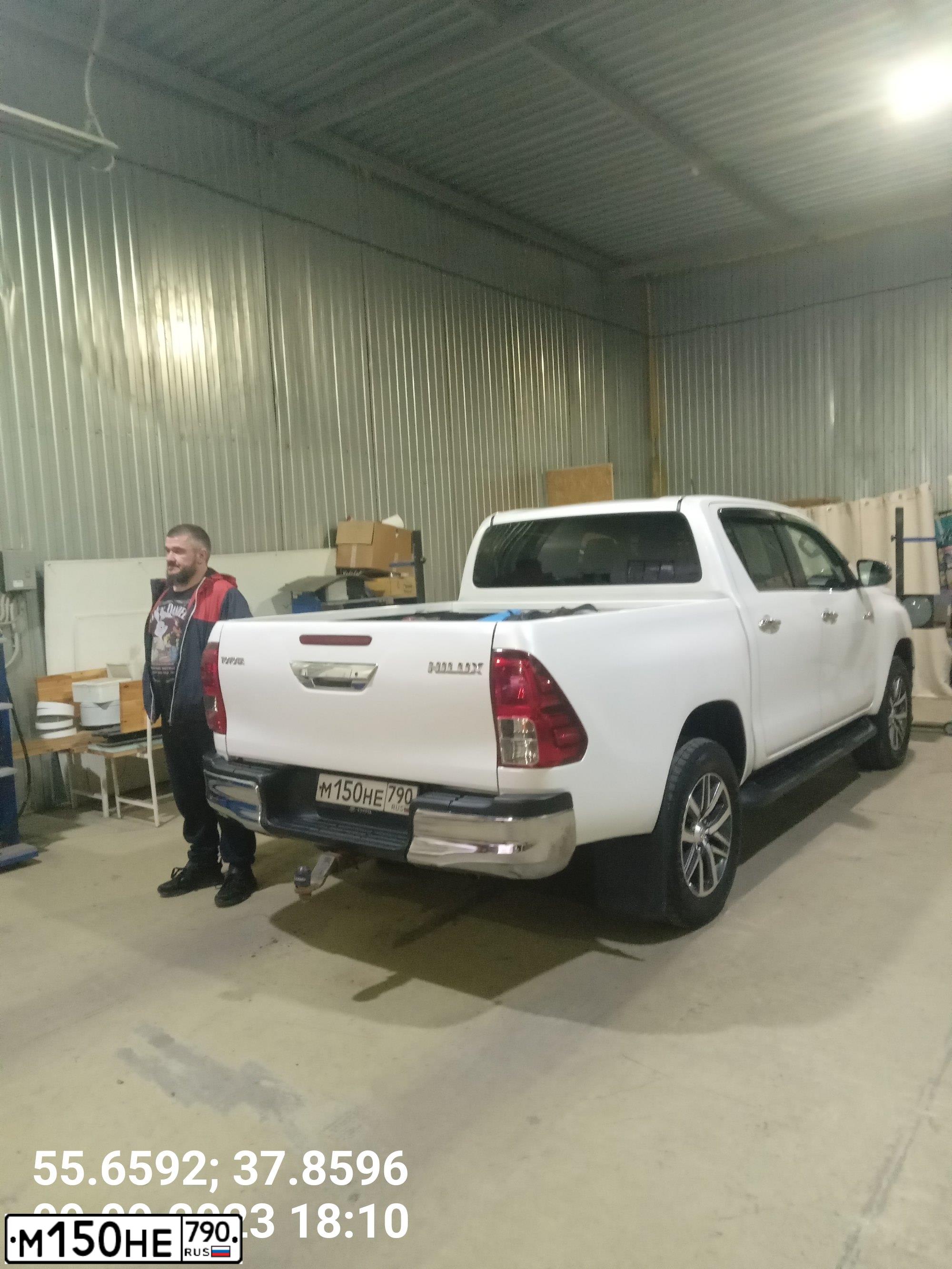 Фото автомобиля TOYOTA HILUX, 2017 — госномер С517ВК799. Цвет: Белый
