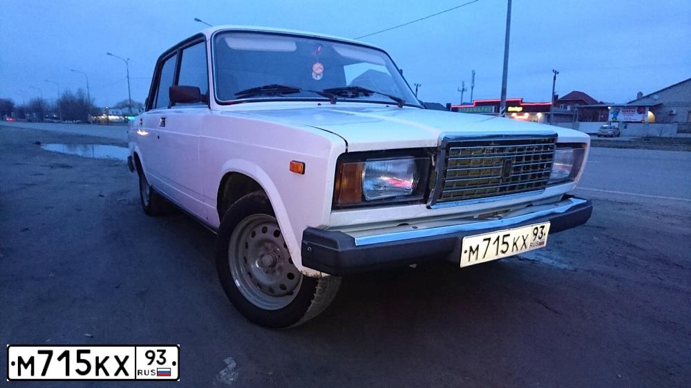 Фото автомобиля LADA 2107, 2003 — госномер М715КХ93. Цвет: БЕЛЫЙ