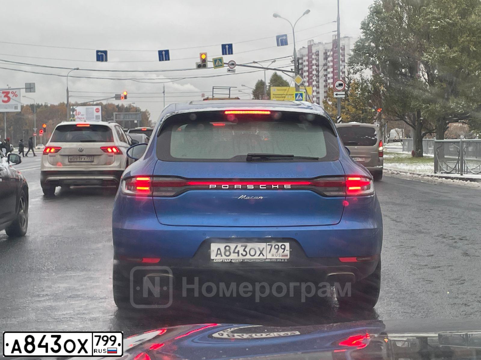 Фото автомобиля PORSCHE MACAN, 2019 — госномер А483ОХ799. Цвет: СИНИЙ