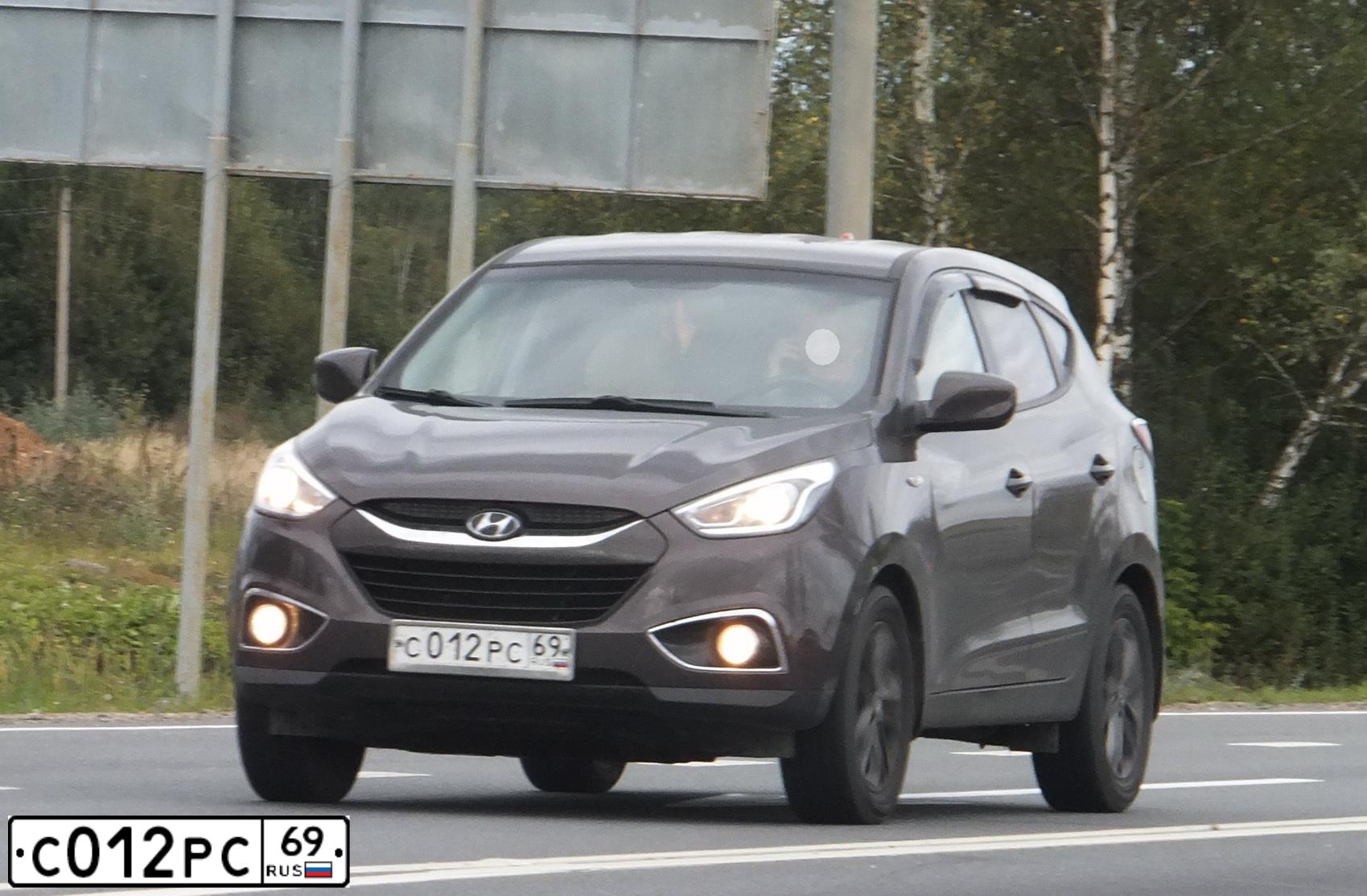 Фото автомобиля HYUNDAI IX35, 2014 — госномер С012РС69. Цвет: КОРИЧНЕВЫЙ