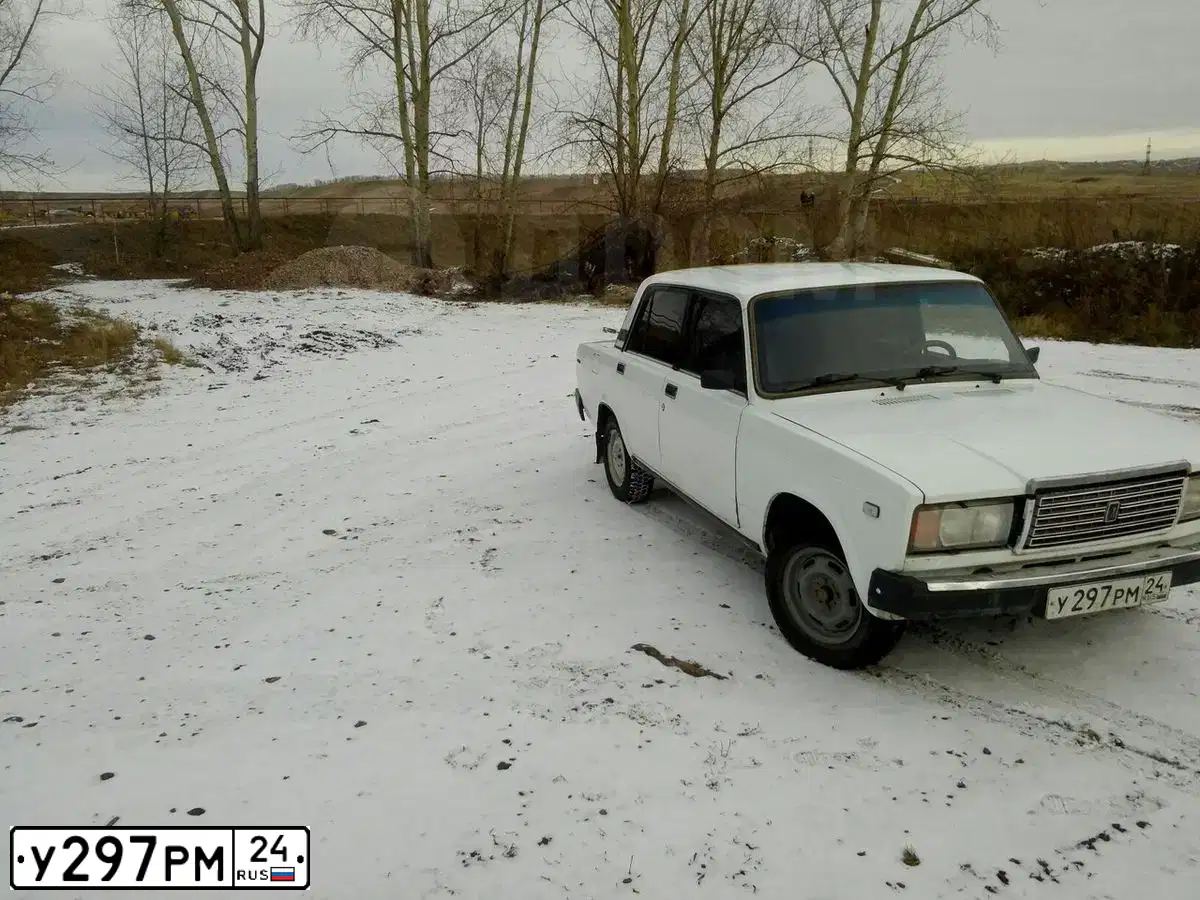 Фото автомобиля LADA 2107, 2002 — госномер У297РМ24. Цвет: ЯРКО-БЕЛЫЙ