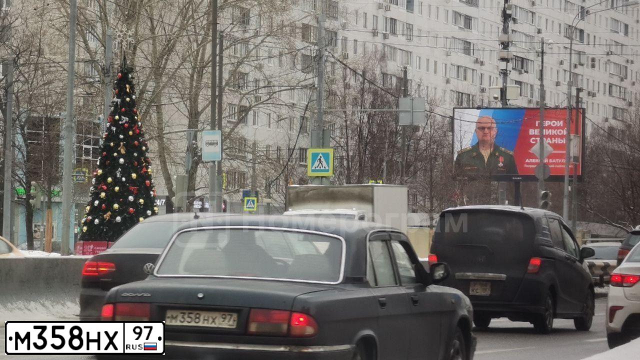 Фото автомобиля GAZ 3110 WOLGA, 2004 — госномер М358НХ97. Цвет: ЗЕЛЕНЫЙ