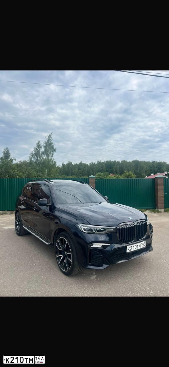 Фото автомобиля BMW X7, 2019 — госномер К210ТМ147. Цвет: ЧЕРНЫЙ