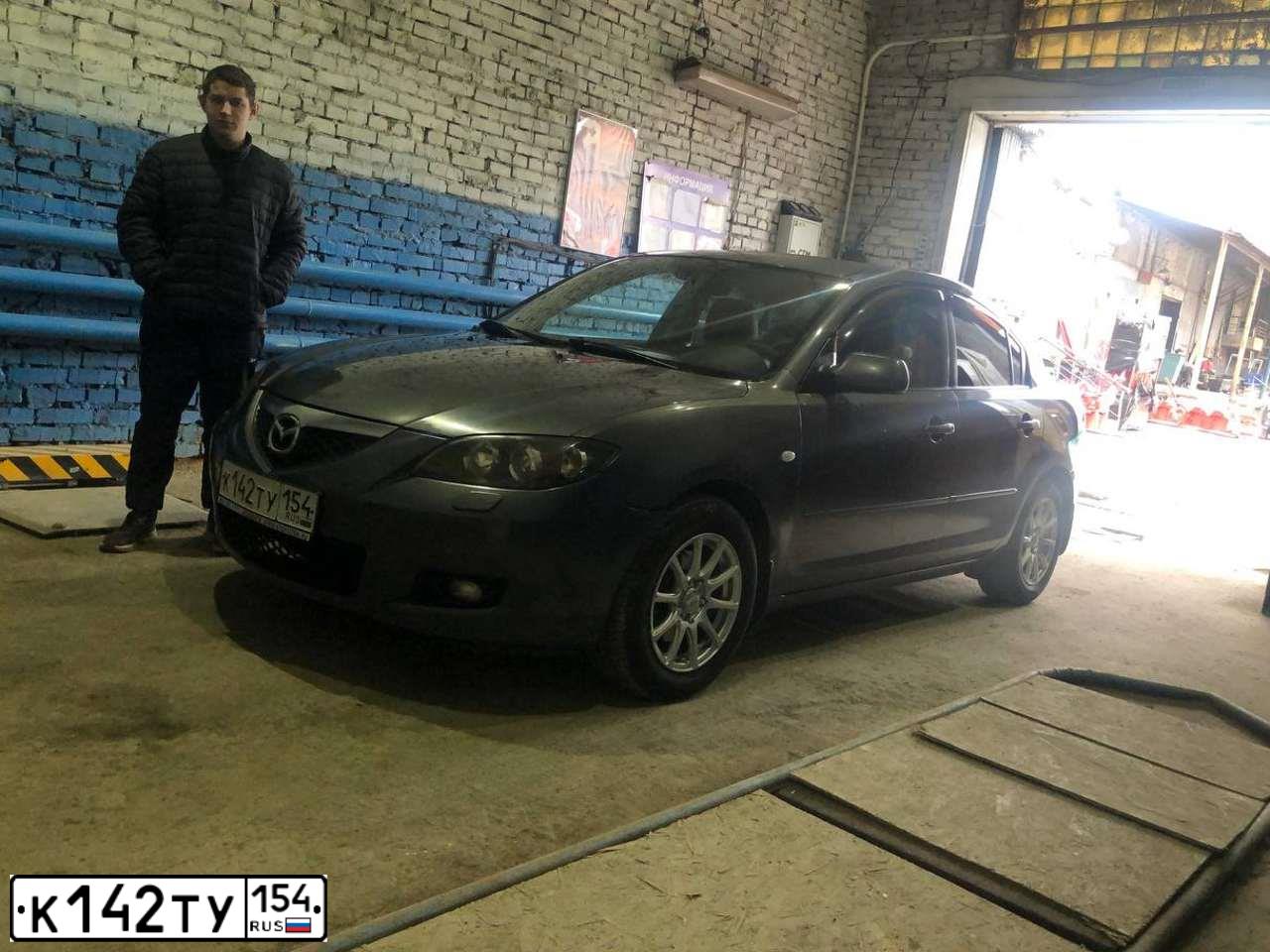 Фото автомобиля MAZDA 3, 2008 — госномер Р885ВТ154. Цвет: СЕРЫЙ