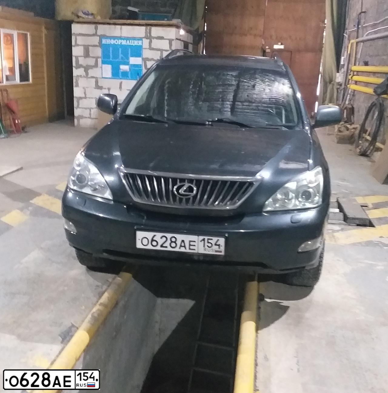 Фото автомобиля LEXUS RX, 2007 — госномер О628АЕ154. Цвет: ТЕМНО - СЕРЫЙ