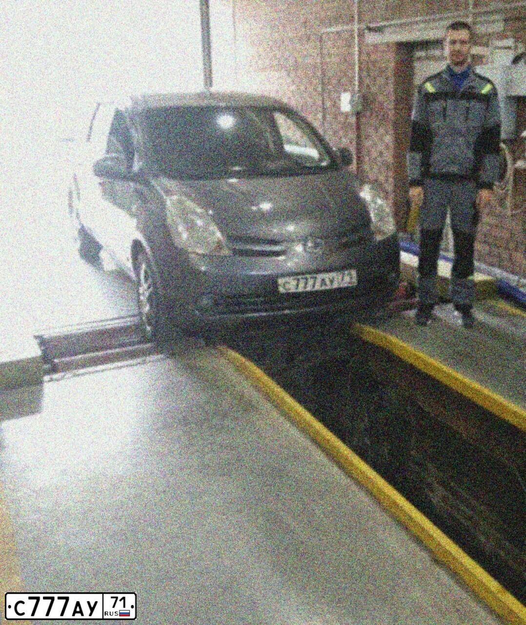 Фото автомобиля MITSUBISHI LANCER, 2010 — госномер В420НТ14. Цвет: СЕРЕБРИСТЫЙ